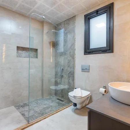 Aysena - Doganin Kalbine Kuecuek Bir Kacamak فيلة كاس